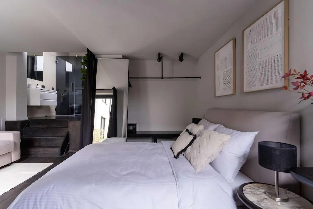 Stylish Suite With Private Patio, Perfect For 4 Anversa 0*,  Belgio