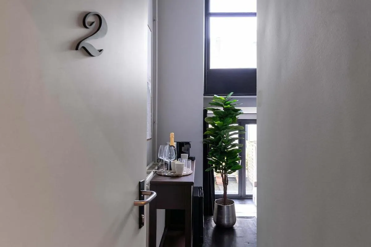 Stylish Suite With Private Patio, Perfect For 4 Antwerp