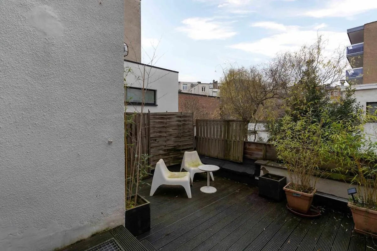 Stylish Suite With Private Patio, Perfect For 4 Antwerp Apartment