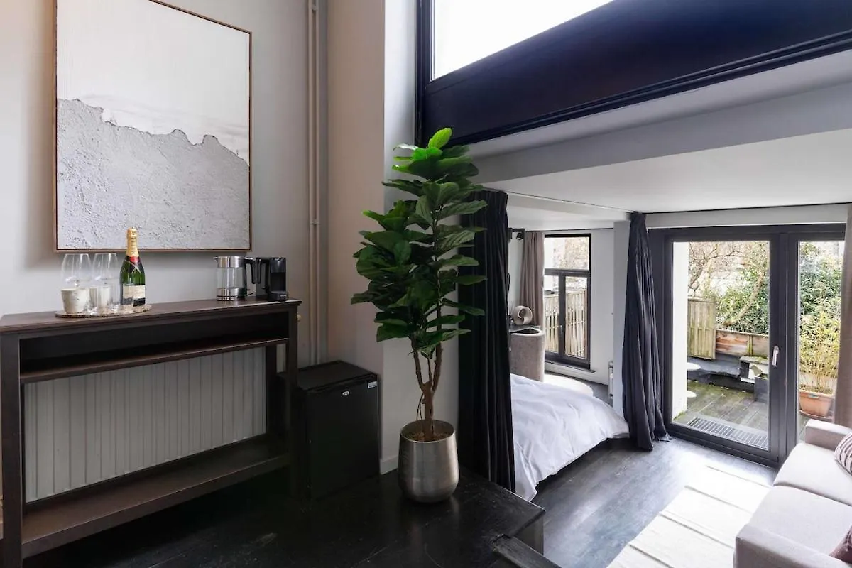 Stylish Suite With Private Patio, Perfect For 4 Antwerp