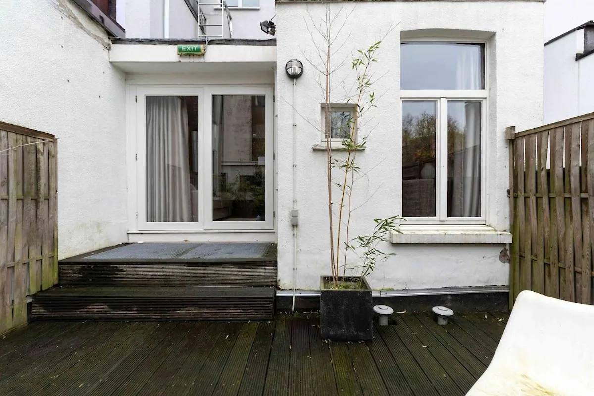 Stylish Suite With Private Patio, Perfect For 4 Antwerp 0*,