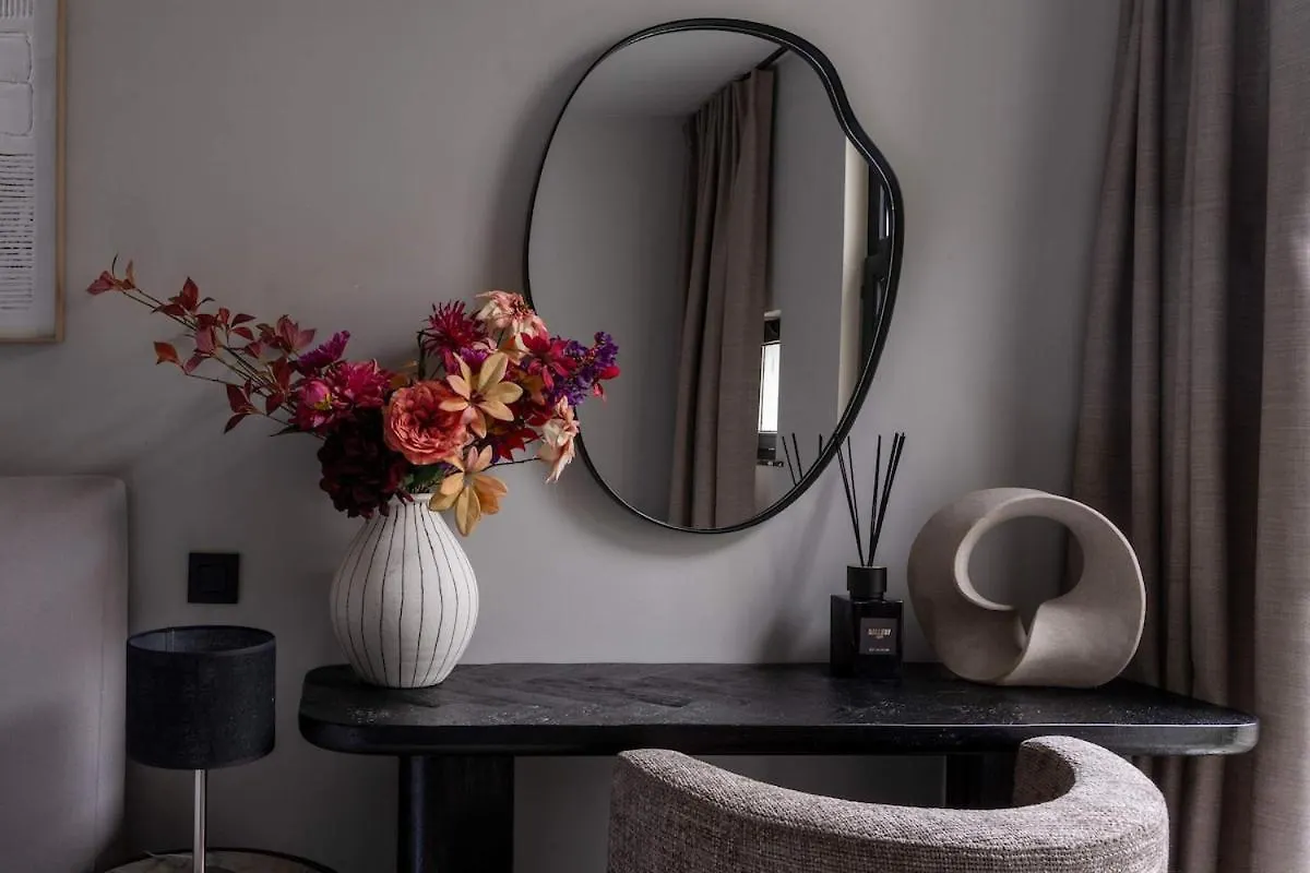 شقة Stylish Suite With Private Patio, Perfect For 4 أنتويرب